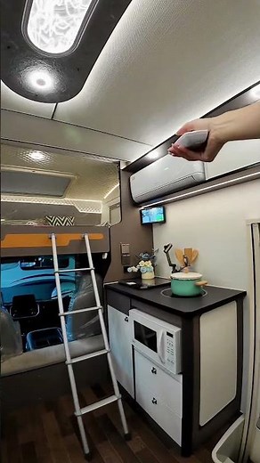 RV living atmosphere, a cozy mobile home. #How to choose an RV #New RV layouts #RV