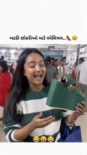 Hatke Reels on Instagram: "तुम तुम जानते हो? जापान अब "चलते कदमों" से बिजली बना रहा है! जापान में अब ऐसी पाइज़ोइलेक्ट्रिक (Piezoelectric) टाइलें लगाई जा रही हैं, जो तुम्हारे हर कदम से पैदा होने वाली ऊर्जा को बिजली में बदल देती हैं! जब लोग इन टाइलों पर चलते हैं, तो उनका वजन और हलचल टाइलों पर दबाव डालता है, जिससे टाइल हल्के से झुकती है और मैकेनिकल स्ट्रेस पैदा होता है। टाइल के अंदर मौजूद खास पदार्थ इस दबाव को इलेक्ट्रिक चार्ज में बदल देते हैं। हर कदम से थोड़ी-थोड़ी बिजली बनती है, लेकिन जब लाखों लो