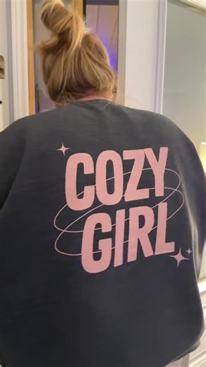 Oh god she’s in my house @mariahcarey 🎄🎅 | Danielle Catton