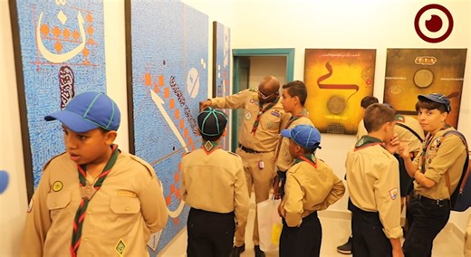 The “Dawaya” Calligraphy Art Exhibition, in its tenth edition, was held at Beit Al-Ezz in the Old City of Tripoli, with the participation of ten artists from Libya, Tunisia, Algeria, and Kuwait, presenting a diverse artistic experience that celebrates the aesthetics of the Arabic letter and its contemporary expressions. This year’s exhibition featured 64 artworks that combined classical calligraphic schools with modern abstract approaches. Participating artists showcased their unique visions of 