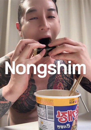 나 취해따 그럴땐 농심 컵라면에 삼각김밥 #asianhotguy #wanghui #foodie #wanghuiglobal #fyp