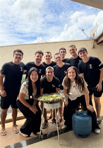 Já que a gente veio comemorar a formatura de meio-médico do neném, a gente não podia deixar de almoçar na república dele 😂 Eles fizeram o MELHOR x-tudo que a gente já comeu, quem aí ficou com vontade? #tacho #republica #almoçoemfamilia