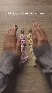 44K views · 415 reactions | Making a macrame daisy keychain 臨 (Not a tutorial) tutorial is on my yt :D #macrame #keychain | Diy Concept | Facebook