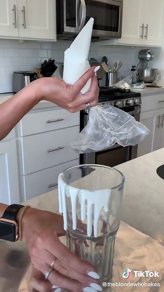 Master Drip Technique for Cake Decorating Without Cake