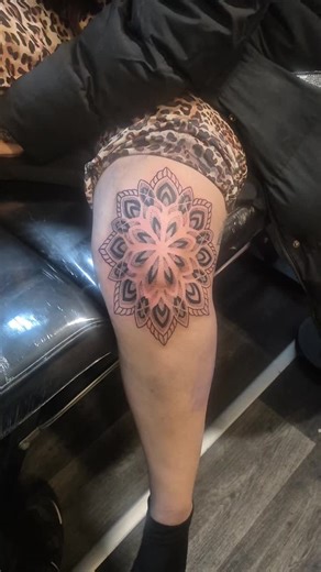 Knee Mandala Tattoo Art Showcase
