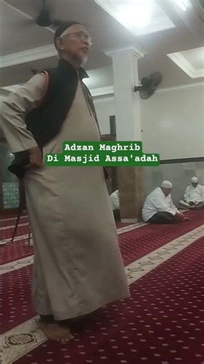 adzan maghrib di masjid assaadah poltangan