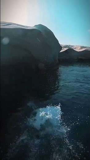 Awesome cliff jumping spot in Greece 🤘