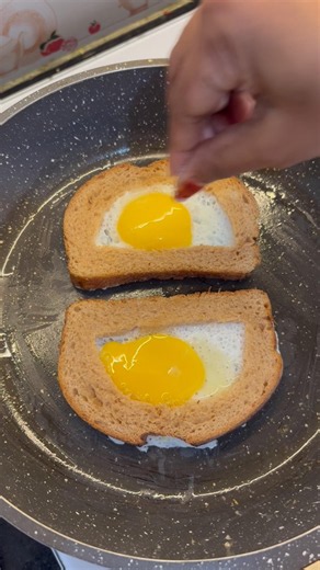 Healthy Breakfast Sandwich in Just Minutes! #BreakfastRecipe #HealthyBreakfast #Shorts