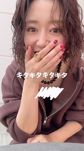 mako｜高見え着痩せコーデ | 店長に地味なドッキリしてみた🫢💥笑 被らないように何着てくるか聞いて、 わざと同じもの着て行ったよ🤣🤣🤣 海のように広い心の店長は すんなりと受け入れてくれました笑 2人がお揃いで着てるフーディーは 大人気アイテム♥️ ゆったりしていて軽くて着心地が良い🤗... | Instagram