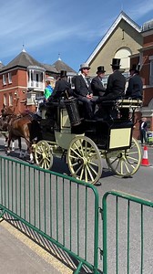 That’s some way to arrive at #RoyalAscot! 🎩😎 | At The Races