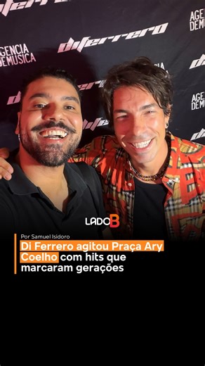 Jornal Campo Grande News on Instagram: "Di Ferrero @diferrero fez show na Praça Ary Coelho na sexta feira (26) e colocou a galera pra cantar em coro os hits que marcaram gerações. Teve até fã mirim de oito anos usando a camisa do NX Zero que a mãe vestia lá em 2007 provando que o amor pelo som é hereditário mesmo. Agora em carreira solo ele falou também sobre passar o fim de ano na cidade natal e brincou que nem precisa pagar hotel é só dormir na casa da família. Bora ver como foi? Dá o play aí.