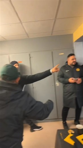 Quel exploit du FC Freyming ! (1-0) Le FC Freyming signe un immense exploit : victoire 1-0 contre le Racing Besançon grâce à un but de Mohamed Diarra et une solidité remarquable. Les Tigres (R2) éliminent une équipe de N3 et accèdent aux 32es de finale de la Coupe de France… un tour qui verra l’entrée en lice des clubs de Ligue 1. But de Diarra Mamadou sur un centre de Abdellah Somepi Vidéo : fc freyming #FCFreyming #LesTigres #CoupeDeFrance #Exploit #Qualification #Victoire #R2 #32es #Ligue1 | 