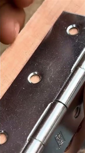 How does one of the processes of installing a hinge on a door work?#shorts #trending #viral