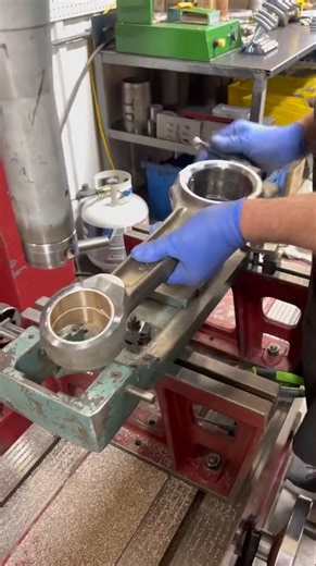 128K views · 3K reactions | When you can bore the pin bushings on your block machine…  #cummins #N14 #connectingrod #engine #engines #machining #machineshop #enginemachining #enginemachineshop #repair #rebuild #enginerepair #enginerebuild #business #smallbusiness #coloradobusiness #familybusiness #work #workhard #hustle #jamsionline | JAMSI Online | Facebook