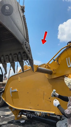 Genius Operator Fixes Heavy Iron Rod With Bucket! 😱 #shorts