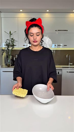 Noodle| Ramen 🍝 Eat or Pass? Yumurta sarısı ve mayonez ekleyince ramen kıvamı oluyormuş 🤌🏼 #busezeynep #noodle #ramen | Jennifer chef