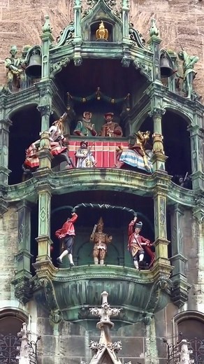 Clock tower in Marienplatz, with 43 bells and 32 life-size figures. ❤️🇩🇪 | German Outlook