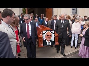 At Howie Mandel's tragic funeral! Our condolences to Howie Mandel family, Goodbye