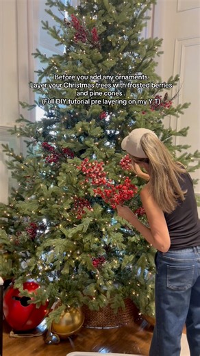 DIY Christmas tree decorating tips Full Diy , step by step tutorial on my YouTube channel @ gillaleighhomedesigns. #diy #christmastreedecorating #tutorial #diychristmasdecor #gillaleighhomedesigns #christmascountdown #Christmas | Gilla Leigh Home Designs