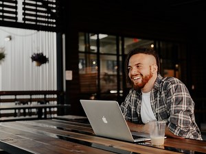 Capa de trabalho nas normas ABNT 2025: pronta modelo e formatação