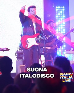 "Ti giuro se ti penso la mia testa suona, suona Italodisco..."🪩 The Kolors a #radioitalialive! #isybankmusicplace #isybank Intesa Sanpaolo | Radio Italia