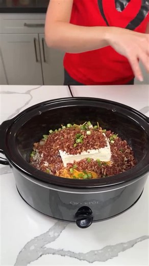Kristin’s Friends on Instagram: "Easy crockpot goodness 🤤#familydinner #easyrecipes #nflplayoffs #athomecooking"