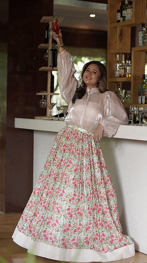 Rashami Desai on Instagram: "Summing up my beautiful memories 懶懶懶 White outfit : @isliebypriyajain @vblitzcommunications . Thank you for the great hospitality @theanantaudaipur @anantahotels : @veer_photofactory @shutterbugs__17 . #tbt #rashamidesai #rashamians #immagical✨吏‍♀️濾"