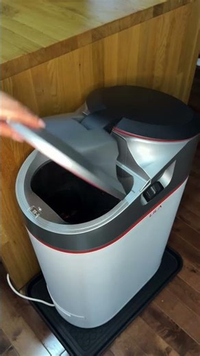 Turning food scraps into real compost at home - not dehydrated waste 🌱