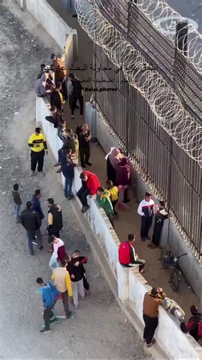 RT @TheDemSlayer: Just look at what ISRAEL has built to keep Palestinians out! 7 layers of border wall, and they’ll shoot anyone who tries…