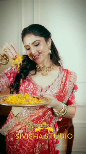 Let’s make this Chhath Puja extra special with the elegance of @sivisha_studio — where every drape tells a story of grace. ✨ Wishing you all a happy & prosperous Chhath Puja 🌸 MUA- @sanjibmakeup Hairstyle- @ballbabai Styled by- @bavanya_thestylist Edit- @interestingly_ash Bong Queen | Madhumita Gupta