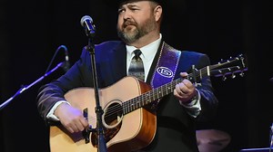 See Daryle Singletary's Haunting Final Performance of 'Old Violin'