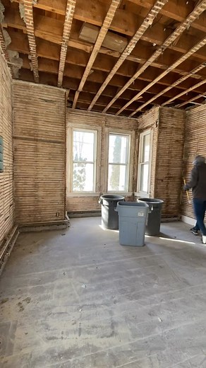 Efficient Lath Removal Process for Renovating Old Houses