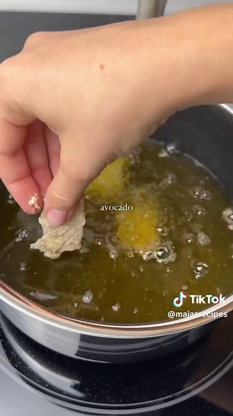 day 40/100: Fried Calamari🔥 FULL RECIPE LINKED IN BIO! Better than takeout & soo easy to make😍 you guys are gonna LOVE this one!! #fried #calamari #foodtok #comfortfood #lunch #dinner #recipeshare #gainz #mealprep #easyrecipes