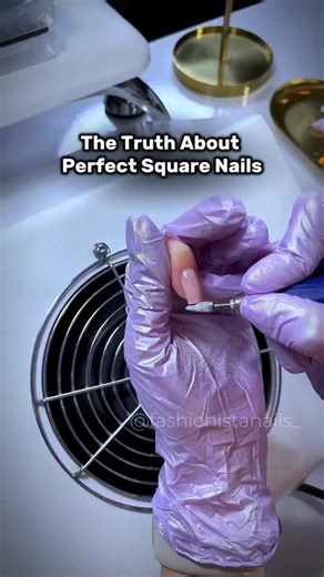 📏 Sidewalls must stay parallel to each other and to the center axis. ⚖️ Lower parallels should match the top surface line. ✂️ Always leave a little extra length — filing after the top coat helps keep the shape sharp, especially for French nails. 🚫 File either the sidewalls or the lower parallels, but never the area in between. 📐 Hold the file at a 90° angle to the free edge — otherwise, the nail will turn squoval instead of square. P.S. ✨ Applying chrome with a brush is not the best idea 🤣 �