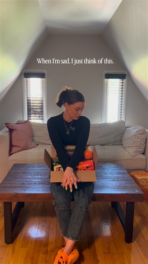 The Holiday Classics on Instagram: "I know people may say that 90s Halloween aesthetic was a “trend” last year but I wholeheartedly find it the coziest, most colorful, fun kind of Halloween (trend or no trend). This past year was the FIRST year I had enough decor to actually decorate my home super cozy. Really looking forward to it this year! #vintagehalloween #halloween"