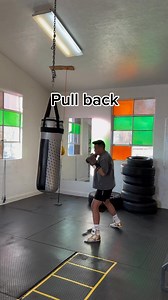 How to pull counter in boxing! #boxinglife #boxingfans #boxing #boxingcoach #boxingtraining | Boxing With Eddie