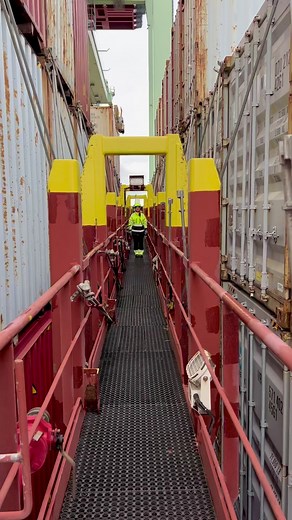 3/O Maria on the lashing bridge, which in fact is also being called a Catwalk! Maria is test person for new working clothes specially designed for women on board. Maersk #catwalk #lashingbridge #workwear #arbejdstøj #fashion #mode #hautecouture #womenatwork #womenatsea #womenonboard #work #ladyofficer #officer #woman #job #seafarersarekeyworkers #maersk #noshippingnoshopping #ventamaersk #crew #mycrew #blivskibsofficer #detblaadanmark #captainthomas #alwaysonboard | Captain Thomas Lindegaard Mad