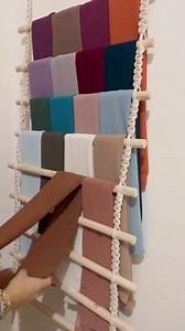 1.2M views · 2.1K reactions | نظم ملابسك بأناقة مع سلم الخشب والمكراميه! 泥 أضف لمسة فنية وعملية لغرفتك مع السلم الخشبي بحبال المكراميه، المثالي لتعليق الخمارات ، السراول، والمناشف. حل رائع لتوفير المساحة وتنظيم أغراضك الشخصية. | DARRY داري | Facebook