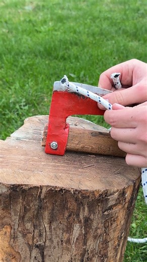 Axe tool tips for cutting rope correctly | Genius Club