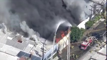 16K views · 423 reactions | BREAKING: Fire crews are battling a raging fire at a commercial building at 2843 E. 11th Street in Boyle Heights. Watch Live: https://bit.ly/3Bg5IGT | KTLA 5 News | Facebook