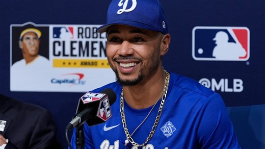 Dodgers' Mookie Betts wins Roberto Clemente Award for humanitarian work