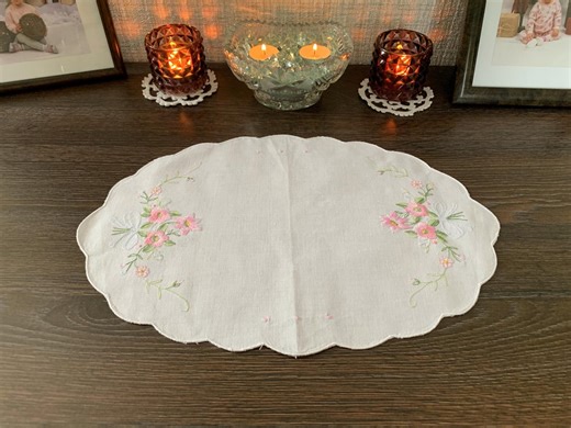 Vintage White Oval Doilies 16x11"/41x27cm No Defect, Embroidered Pink Flowers, Placemats, Table Centerpiece, Cottagecore, Doily for Traymat - Etsy