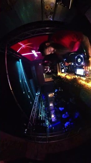 Sandro Bani plays I Gotta Feeling in Bobino Milano