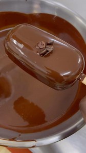 Experience the delightful balance of robust coffee and luscious dark chocolate, frozen to perfection in our signature popsicle. Let our NSG Popsicles ignite your taste buds with a burst of passion in Every Bite! #popsicleperfection #frozenindulgence #artofflavor #coffeeandchocolatelove #behindthescenesmagic #sweetsensations #handcraftedgoodness #temptationonastick #chocolateloversparadise #coffeeaddictsdelight #nonsologelatoaddicted #morethanicecream #weareitalian | Non solo gelato