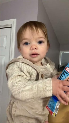 Morning snacks and copying dada! copying parents 😆 babies view 🐣 #babiesview