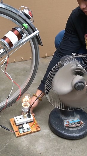 A Simple Experiment That Generates Surprising Electricity I tried making electricity from everyday items just to see if it worked. The results were way more impressive than I expected. Such a fun DIY science experiment you can try at home. #scienceexperiment #diyproject #homelab #engineeringfun #techhacks #learnsomethingnew #stemprojects | Great Inventions