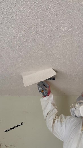 1.5M views · 9.7K reactions | Cómo remover la fea textura de popcorn ceiling fácil #drywall #construction #tips #satisfying #pintores | Fuentescardi Drywall | Facebook