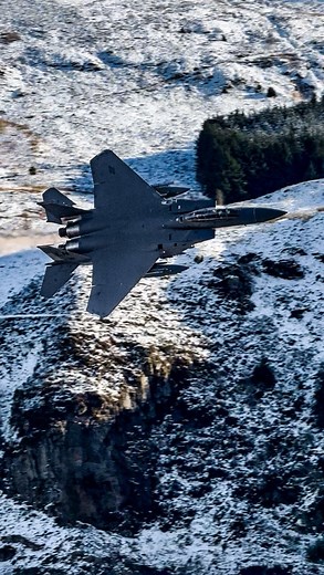 11K views · 423 reactions | MAUL 41 & 42’s 2nd spin of the mach loop in wintery conditions 略 ❄️ F15E Strike Eagle Callsign: MAUL 41 & 42 20/11/2024 | LFA7 The Mach Loop | Facebook