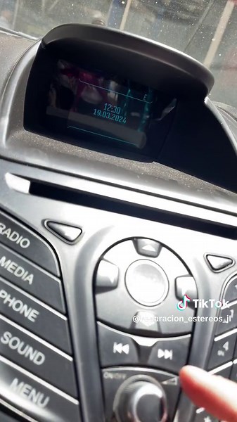 Reparación de módulo de radio Ford Fiesta 2011-2016