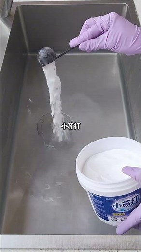 5 Essential Cleaning Hacks: DIY Natural Cleaning Products at Home